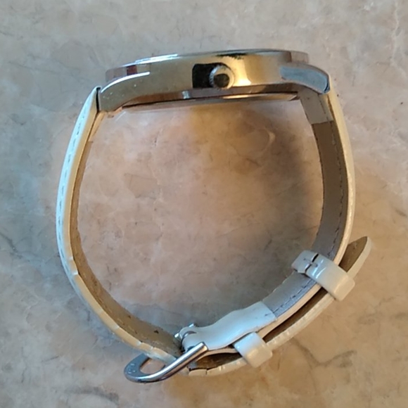 Disney Sparkly Minnie Mouse Bow Watch - Picture 5 of 8